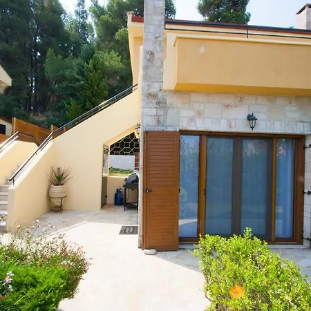 Bozis Private Pool Villa, Szíviri