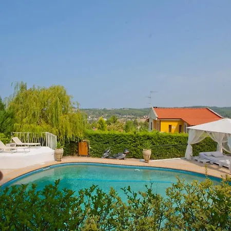 Bozis Private Pool Villa, וילה