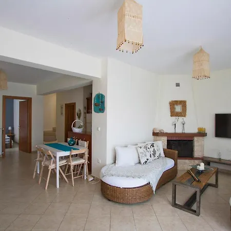 Bozis Private Pool Villa, וילה *